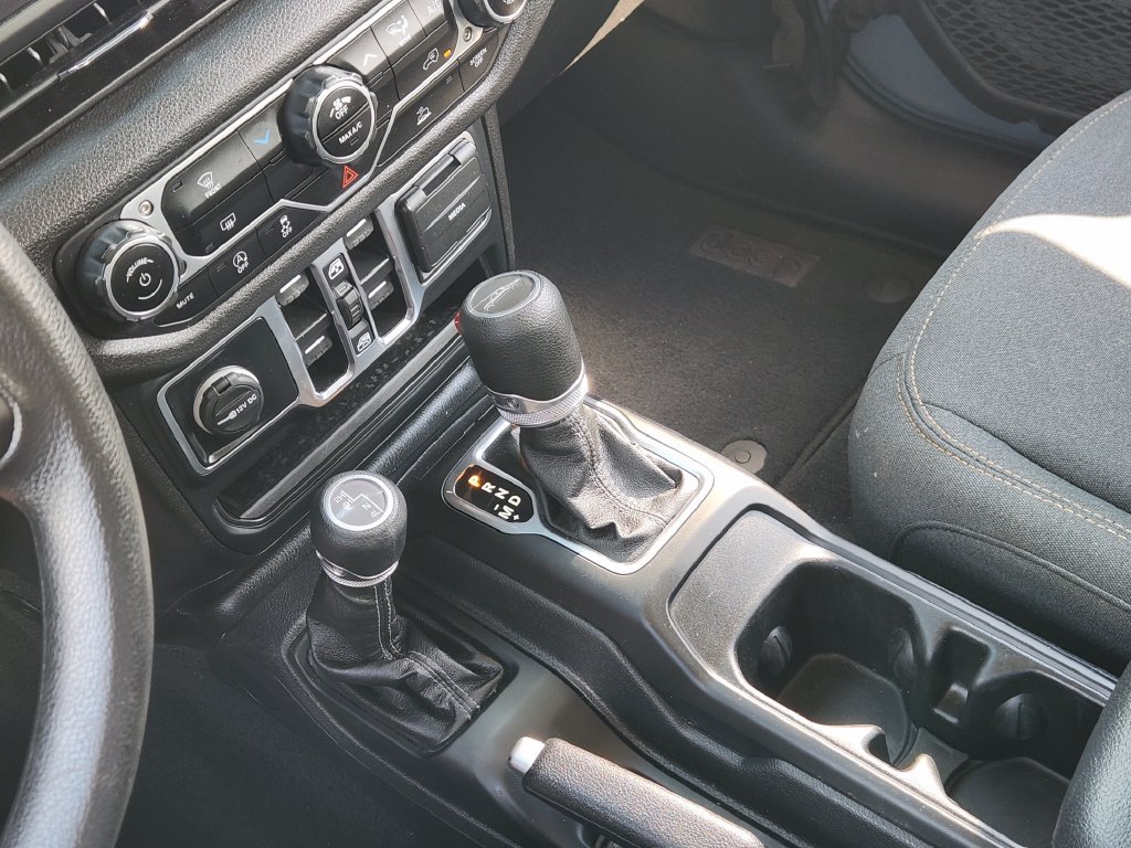 Used 2025 Jeep Gladiator Sport AWD/4WD image 17