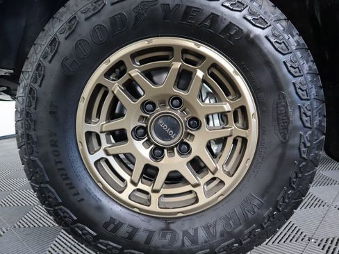 Used 2023 Toyota Tacoma 4x4 Double Cab image 32