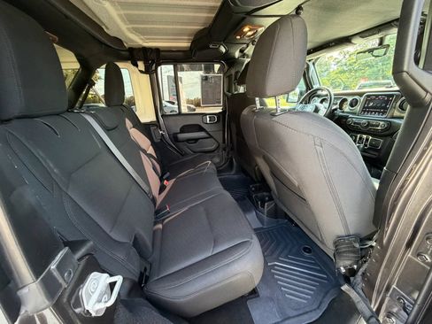 Used 2019 Jeep Wrangler Unlimited Sahara AWD/4WD image 15