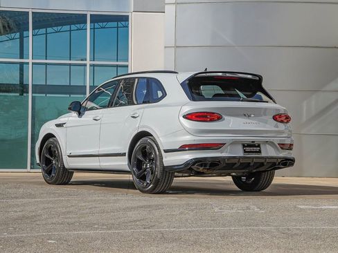 Used 2023 Bentley Bentayga AWD/4WD image 14
