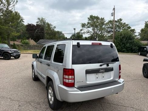 Used 2010 Jeep Liberty Sport w/ Popular Equipment Group AWD/4WD image 3
