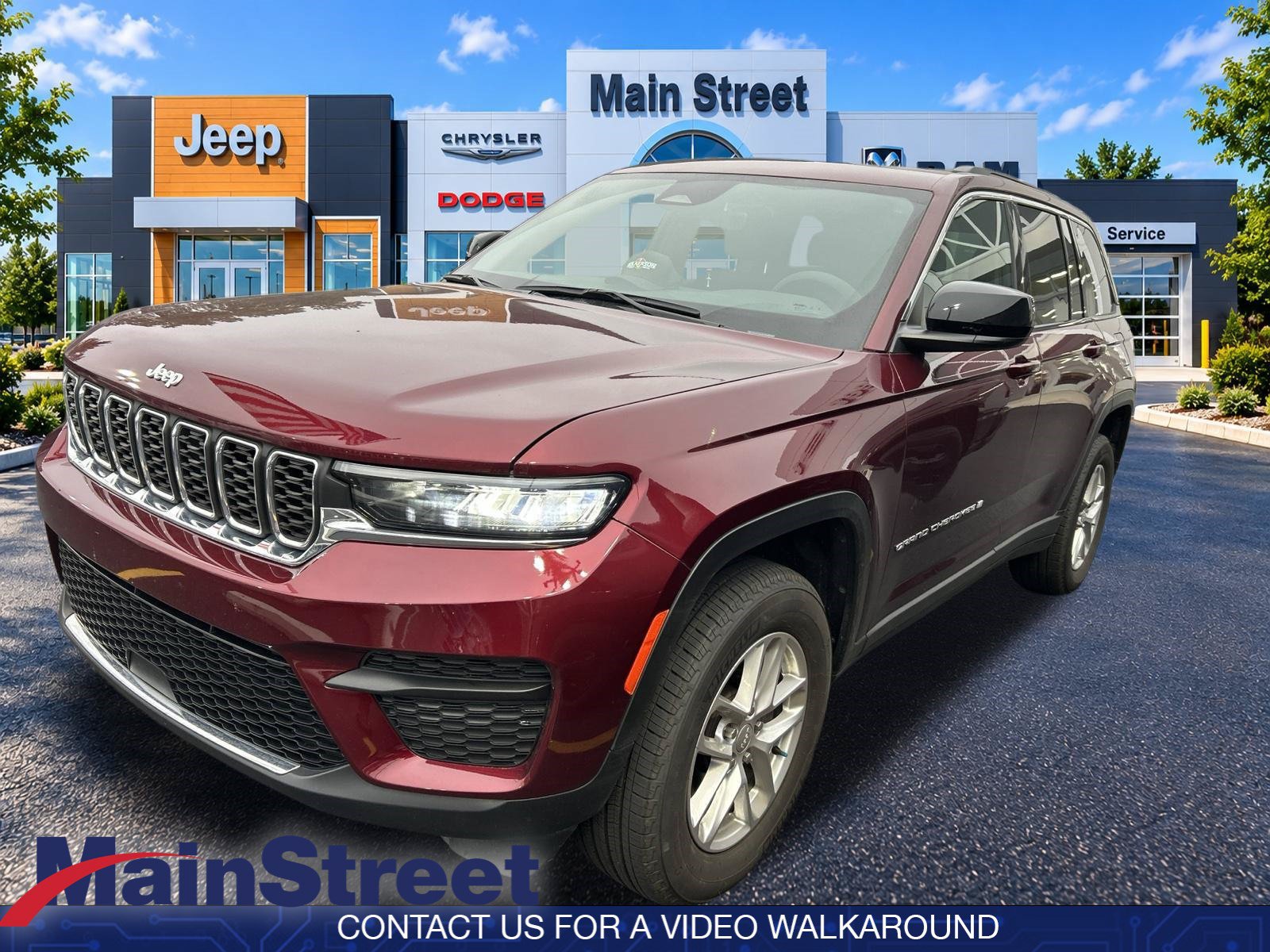 Used 2025 Jeep Grand Cherokee Laredo X AWD/4WD image 2