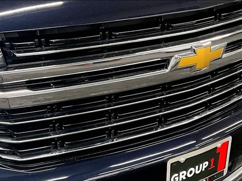 Used 2022 Chevrolet Suburban LT AWD/4WD image 29