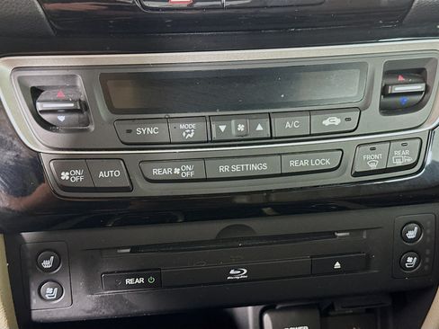 Used 2017 Honda Pilot Elite image 23