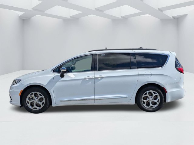 Used 2023 Chrysler Pacifica Limited FWD image 9