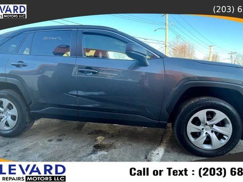 Used 2021 Toyota RAV4 LE image 4