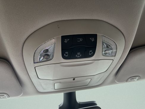 Used 2024 Chrysler Pacifica Touring-L FWD image 18