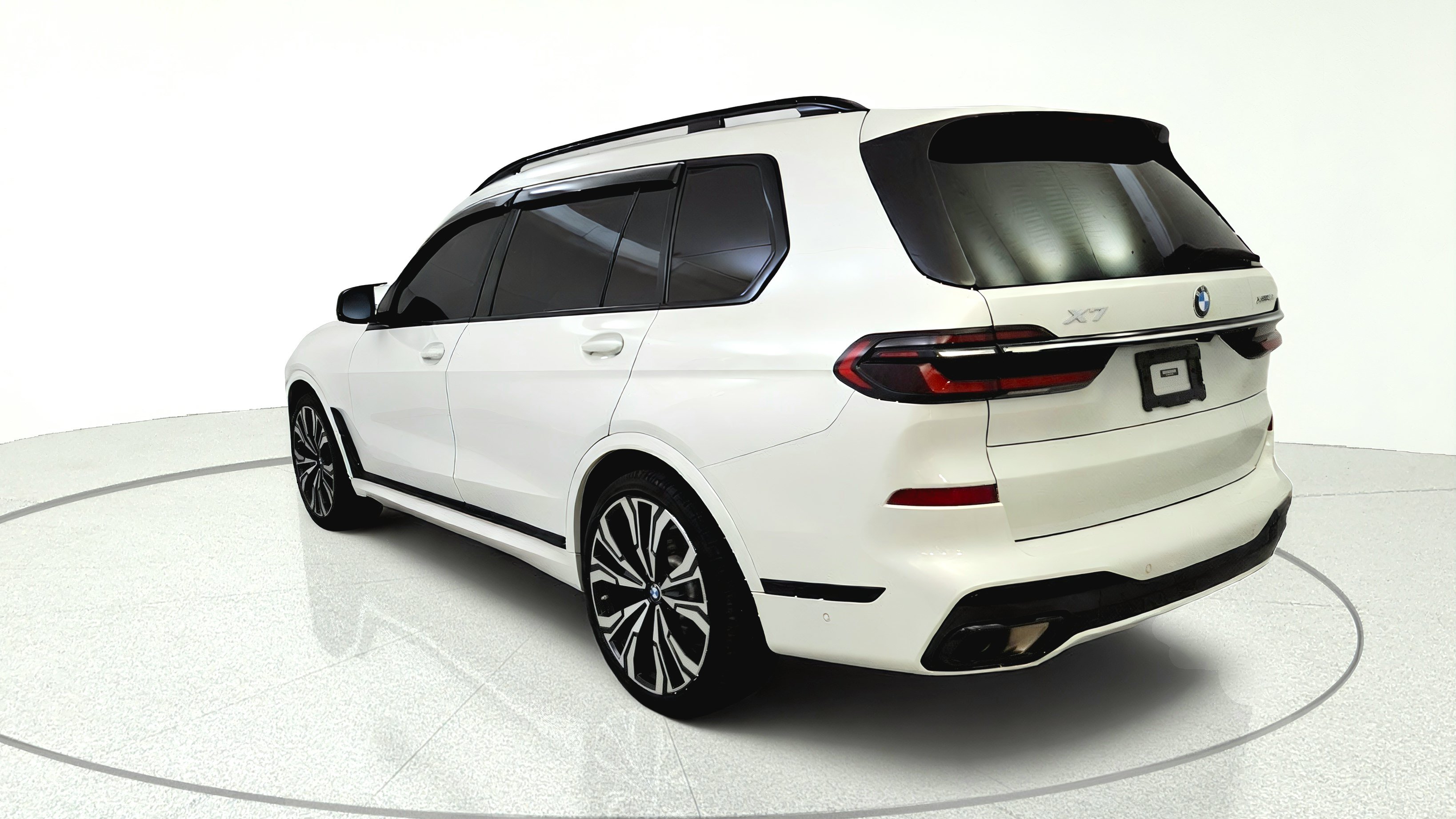 Used 2023 BMW X7 xDrive40i w/ M Sport Package AWD/4WD image 5