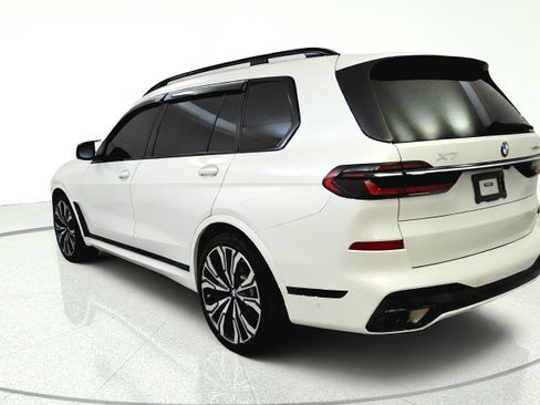 Used 2023 BMW X7 xDrive40i w/ M Sport Package AWD/4WD image 5