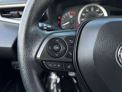 Used 2021 Toyota Corolla LE image 25