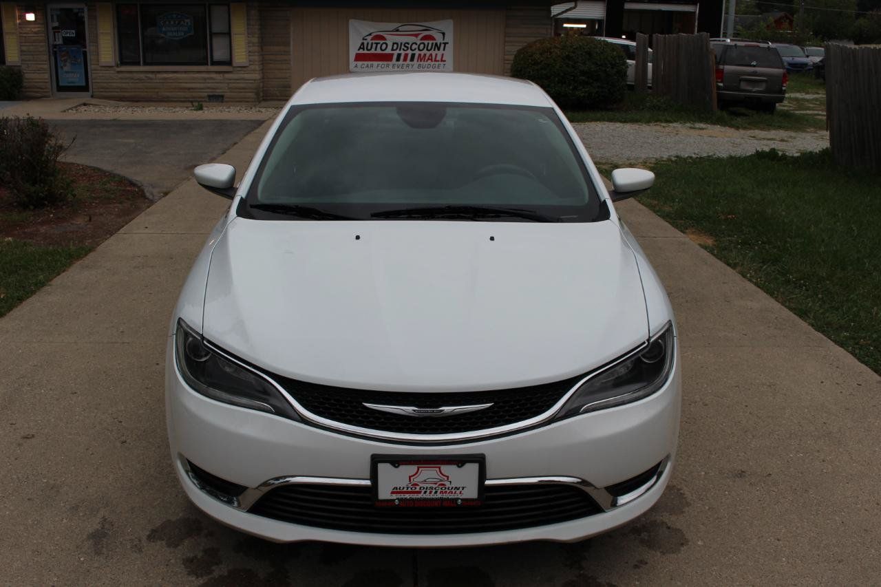 Used 2015 Chrysler 200 Limited w/ Convenience Group FWD image 4