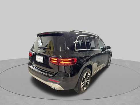 Used 2025 Mercedes-Benz GLB 250 image 40