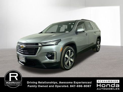 Used 2023 Chevrolet Traverse LT w/ LT Premium Package image 2