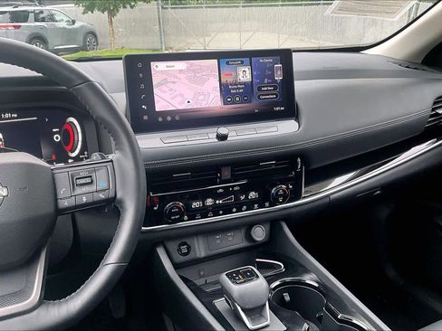 Certified 2025 Nissan Rogue SL w/ Tech Package FWD image 7