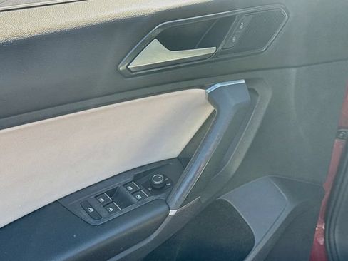 Used 2018 Volkswagen Tiguan SE w/ Panoramic Sunroof Package AWD/4WD image 24