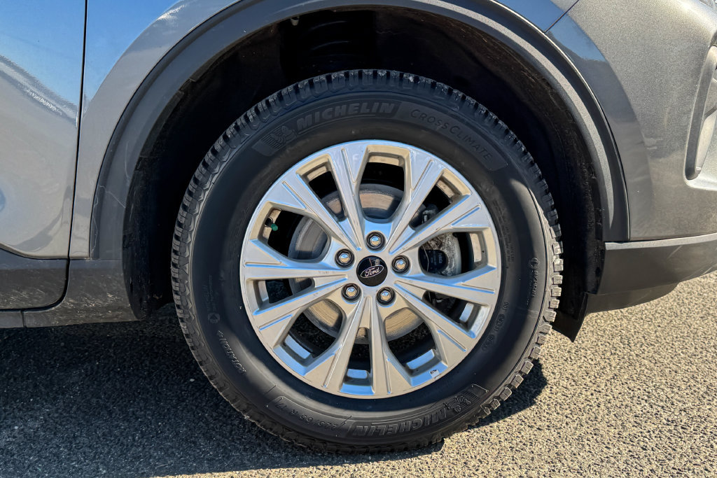 Certified 2025 Ford Escape Active AWD/4WD image 10