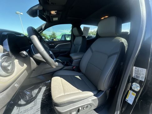 Used 2025 Chevrolet Colorado ZR2 w/ Midnight Edition AWD/4WD image 21