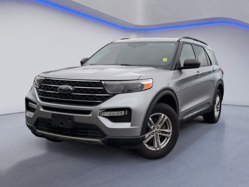 Used 2020 Ford Explorer XLT w/ Equipment Group 202A AWD/4WD image 2