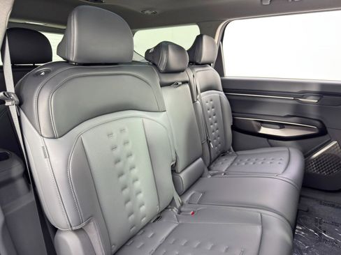 Used 2024 Kia EV9 Wind image 39