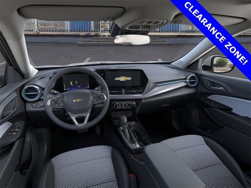 New 2025 Chevrolet Trax LT w/ Sunroof Package image 15