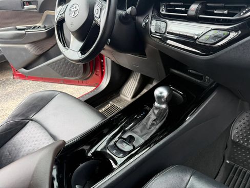 Used 2019 Toyota C-HR Limited FWD image 25