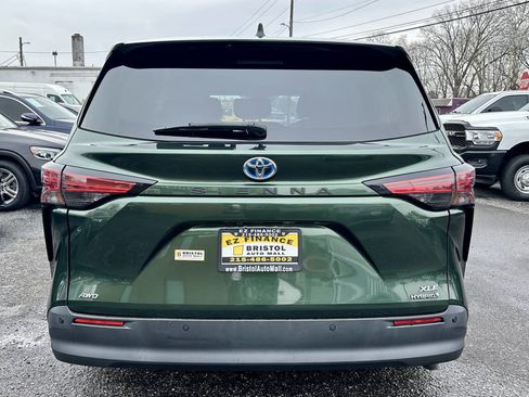 Used 2022 Toyota Sienna XLE image 6