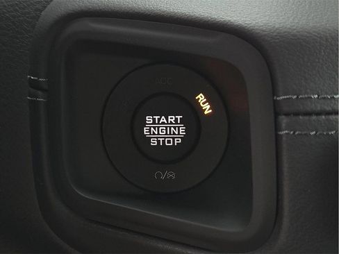 New 2025 Jeep Gladiator High Tide image 15