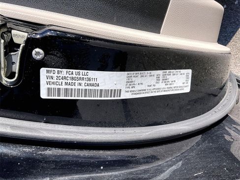 Used 2024 Chrysler Pacifica Touring-L image 30