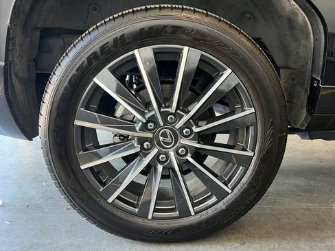 Used 2025 Lexus GX 550 w/ Accessory Package (2T) AWD/4WD image 11