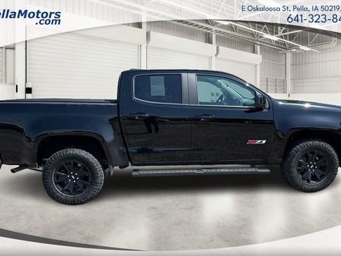 Used 2022 Chevrolet Colorado Z71 w/ Z71 Midnight Edition AWD/4WD image 2