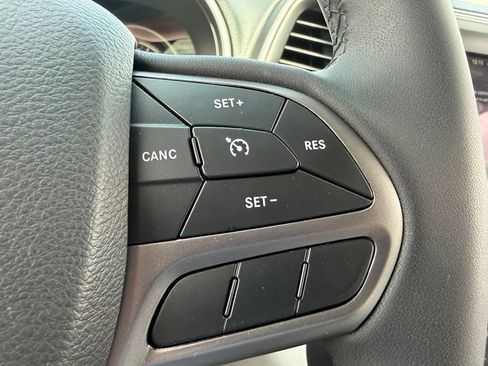 Used 2021 Jeep Cherokee Latitude Lux AWD/4WD image 25