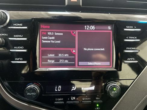 Used 2018 Toyota Camry SE w/ Convenience Package FWD image 13