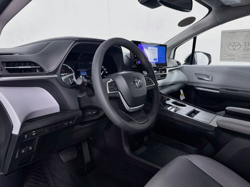 New 2026 Toyota Sienna XLE FWD image 13