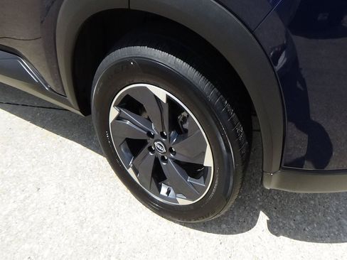 Used 2025 Nissan Rogue SV FWD image 8