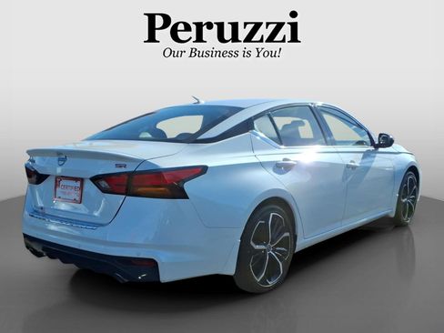 Certified 2023 Nissan Altima 2.5 SR w/ SR Premium Package FWD image 3