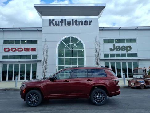 New 2026 Jeep Grand Cherokee L Limited AWD/4WD image 1