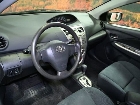 Used 2011 Toyota Yaris Sedan image 17