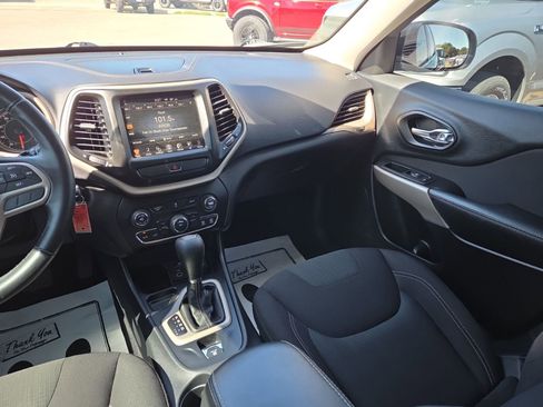 Used 2017 Jeep Cherokee Latitude FWD image 25