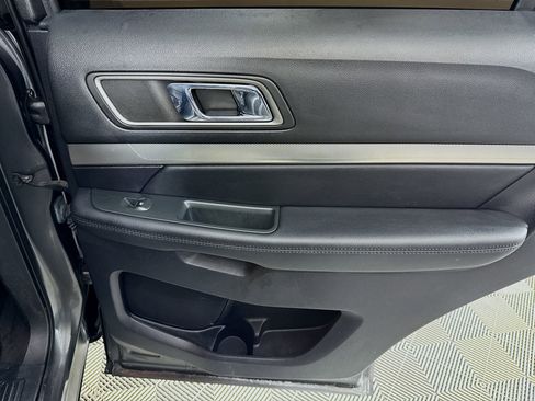 Used 2019 Ford Explorer XLT image 27
