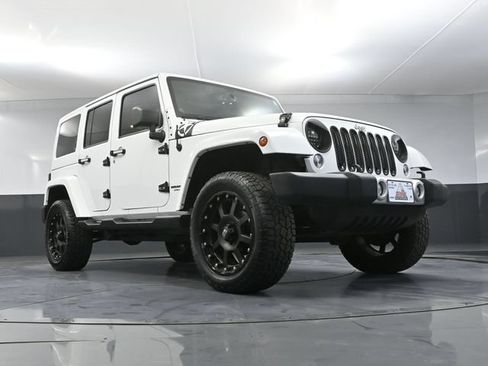 Used 2014 Jeep Wrangler Unlimited Sahara w/ Connectivity Group AWD/4WD image 36