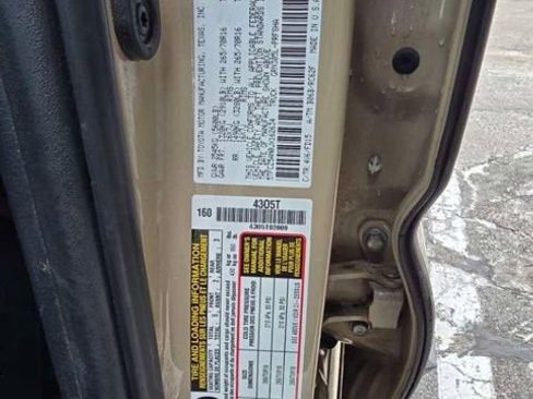 Used 2018 Toyota Tacoma TRD Off-Road image 10