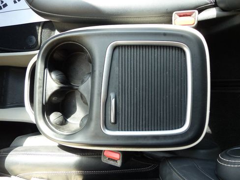 Used 2024 Chrysler Pacifica Touring-L FWD image 53