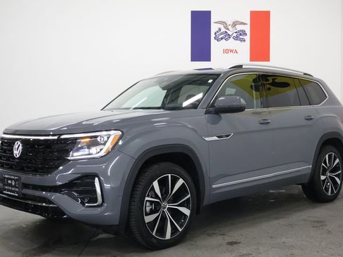 Used 2025 Volkswagen Atlas SEL Premium R-Line image 8