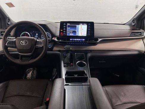 Used 2022 Toyota Sienna Platinum image 14