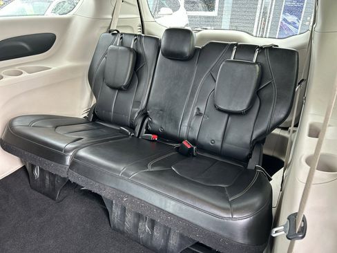 Used 2020 Chrysler Voyager Lxi image 21