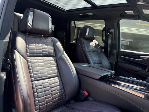 Used 2023 Cadillac Escalade ESV V w/ LPO, ONYX Package AWD/4WD image 16