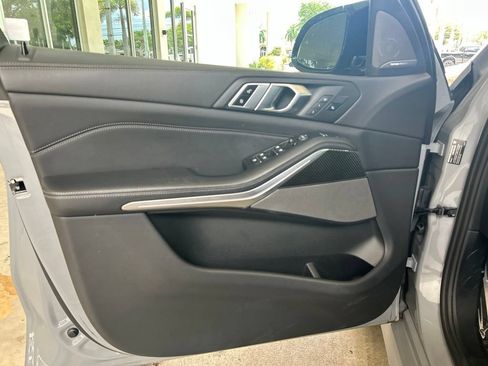 Used 2024 BMW X5 M60i AWD/4WD image 40