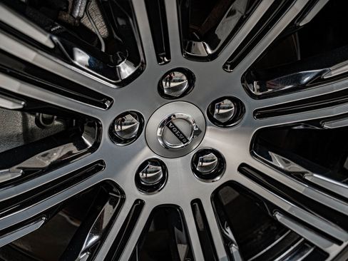 Used 2023 Volvo S90 B6 Ultimate w/ Lounge Package image 8