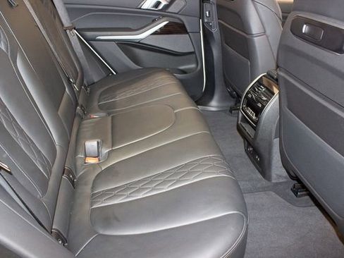 Used 2025 BMW X5 xDrive50e AWD/4WD image 12