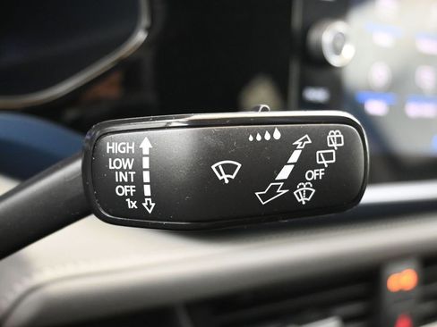 Certified 2024 Volkswagen Taos SE image 29